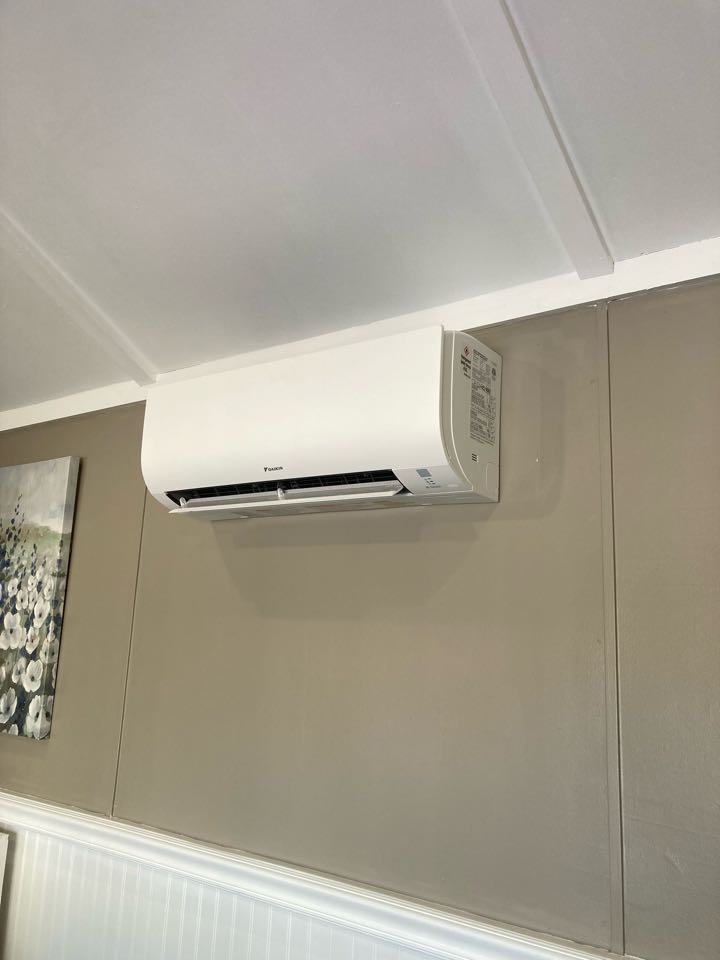 Carbondale, IL - Performed cooling maintenance on Daikin ductless system 