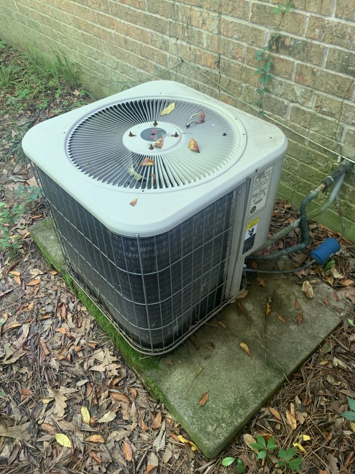 Humble, TX - Service and repair Lennox 18 year old system. Humble, TX - Service and repair Lennox 18 year old system.