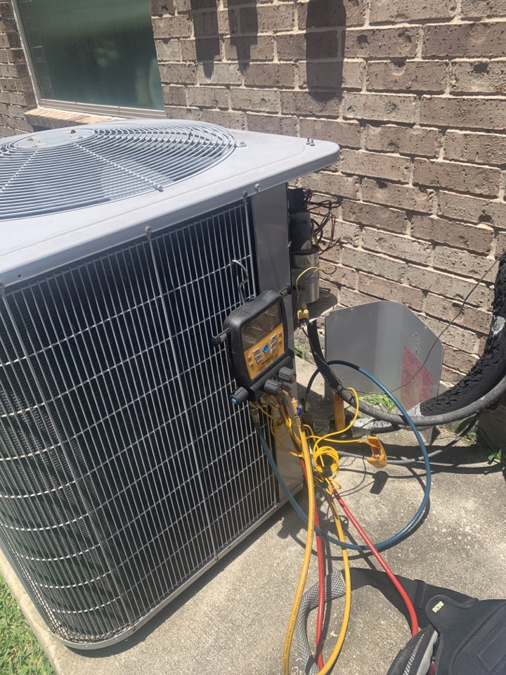 Houston, TX - Service carrier air conditioner not cooling. Houston, TX - Service carrier air conditioner not cooling.