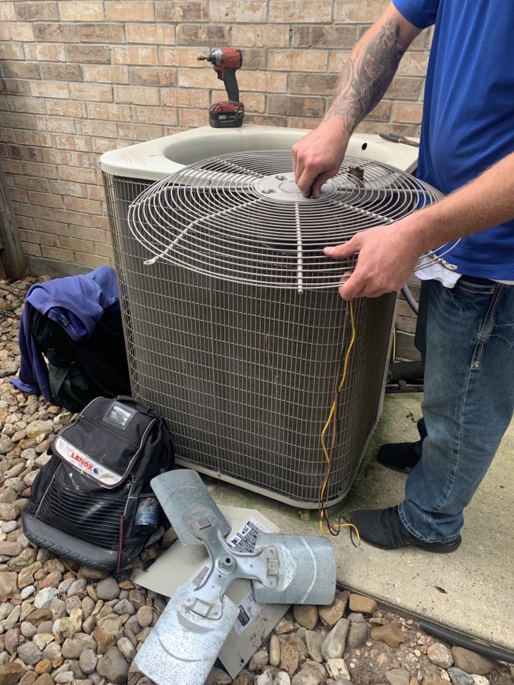Spring, TX - Replacing condenser fan motor on Payne air conditioner Spring, TX - Replacing condenser fan motor on Payne air conditioner