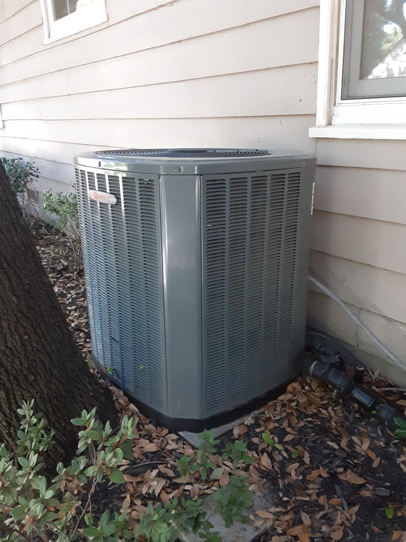Dallas, TX - Fan motor and capacitor change out on a xr15 trane system Dallas, TX - Fan motor and capacitor change out on a xr15 trane system