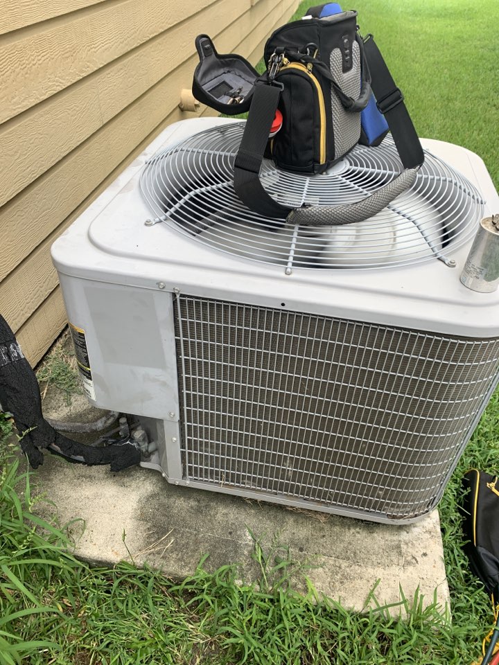 Houston, TX - Replace capacitor on carrier air conditioning system Houston, TX - Replace capacitor on carrier air conditioning system