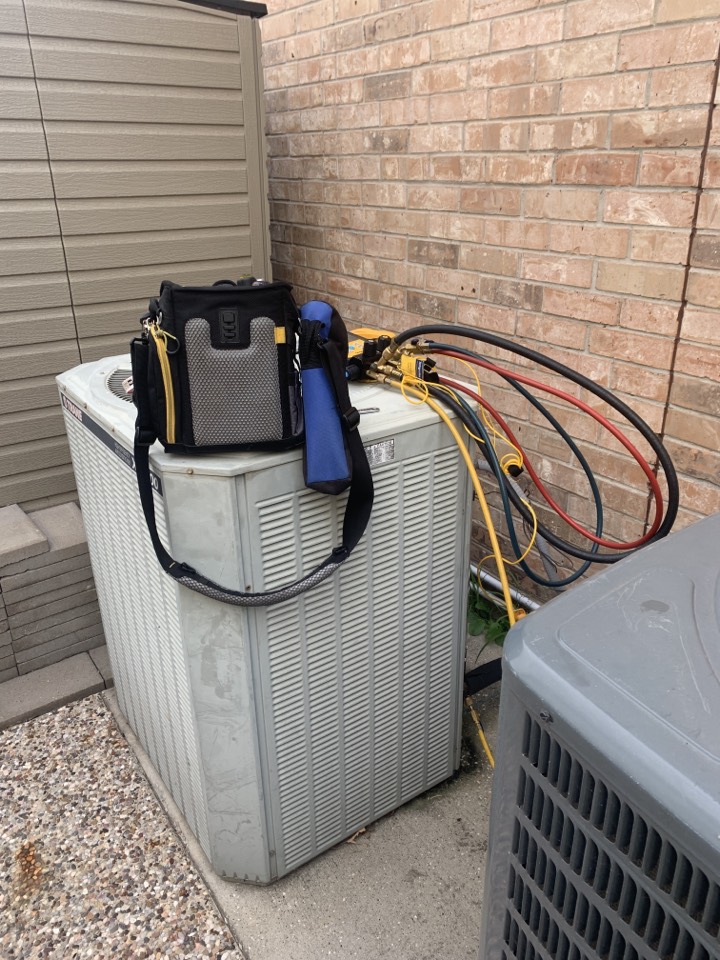 Humble, TX - Servicing Trane 20 year old air conditioning system Humble, TX - Servicing Trane 20 year old air conditioning system