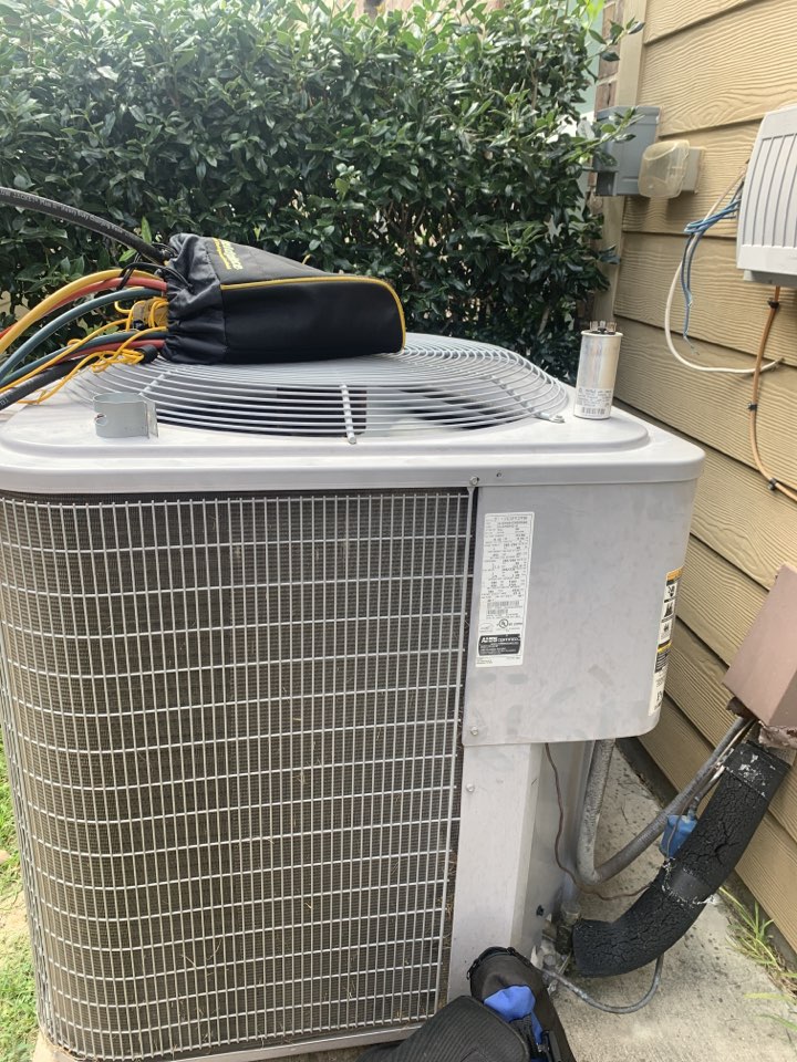 Humble, TX - Replace capacitor on carrier air conditioning system Humble, TX - Replace capacitor on carrier air conditioning system