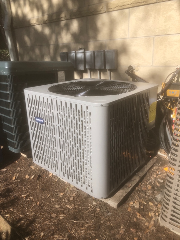 Dallas, TX - Installing a new 4 ton condenser for the Hyatt House Dallas TX. Dallas, TX - Installing a new 4 ton condenser for the Hyatt House Dallas TX.
