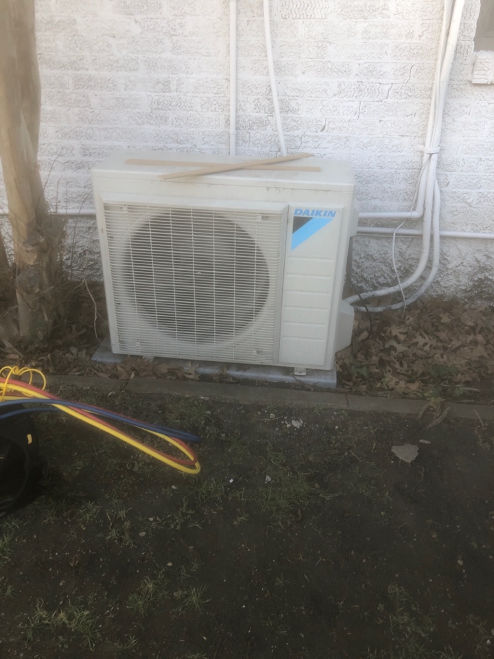 Dallas, TX - Diagnosing issue with mini split. Dallas, TX - Diagnosing issue with mini split.