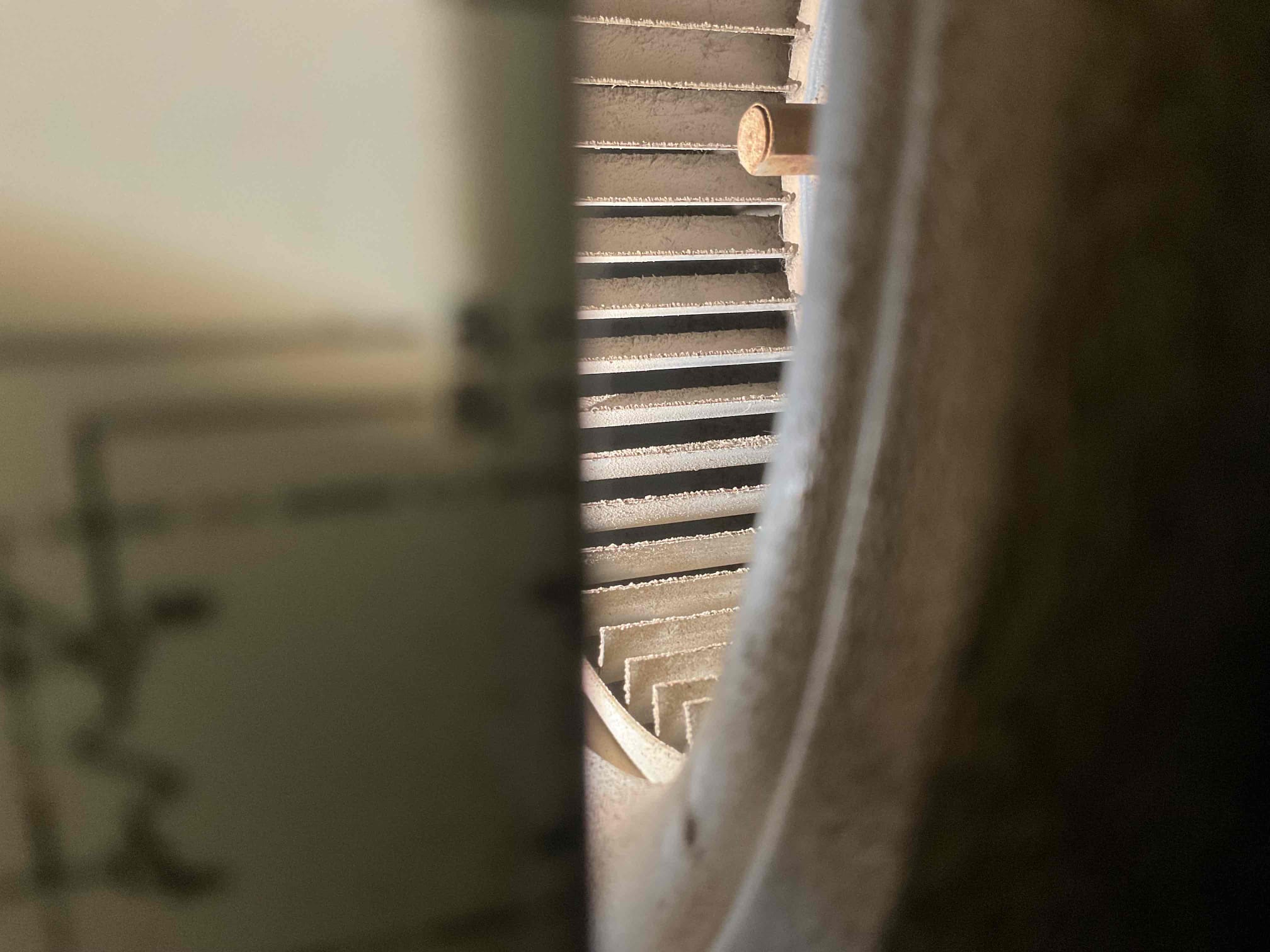 Upon inspection, the unit's mechanical components were found to be in excellent condition. However, there was a significant accumulation of dust and debris on the indoor unit. This could potentially lead to issues with the indoor motor, air quality, and efficient air delivery. I thoroughly cleaned the indoor unit, removing all dust and debris to ensure optimal performance and air quality.