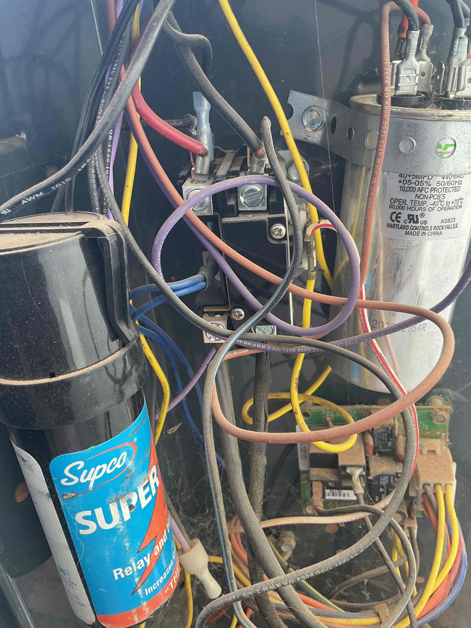 Upon inspection, the unit's mechanical components were found to be in excellent condition. However, there was a significant accumulation of dust and debris on the indoor unit. This could potentially lead to issues with the indoor motor, air quality, and efficient air delivery. I thoroughly cleaned the indoor unit, removing all dust and debris to ensure optimal performance and air quality.