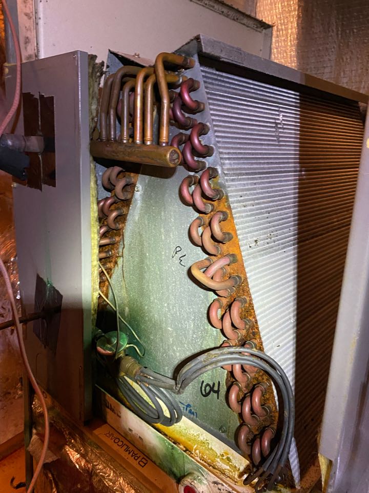 Lennox heat pump locating a refrigerant leak and providing repair options 