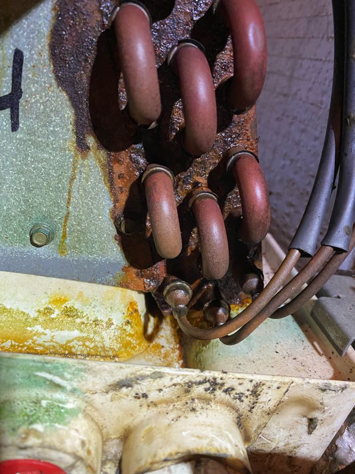 Lennox heat pump locating a refrigerant leak and providing repair options 