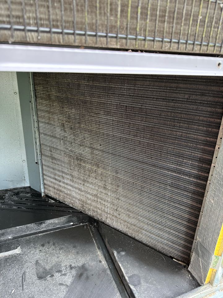 Cleaning evaporator coil