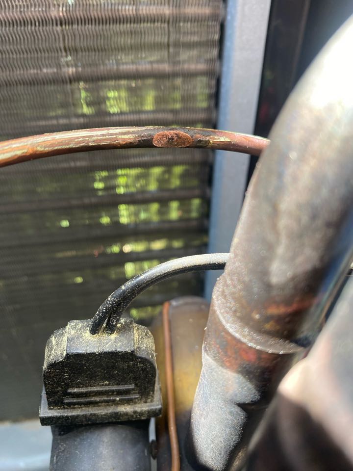 Goodman air conditioning diagnostic and leak search.