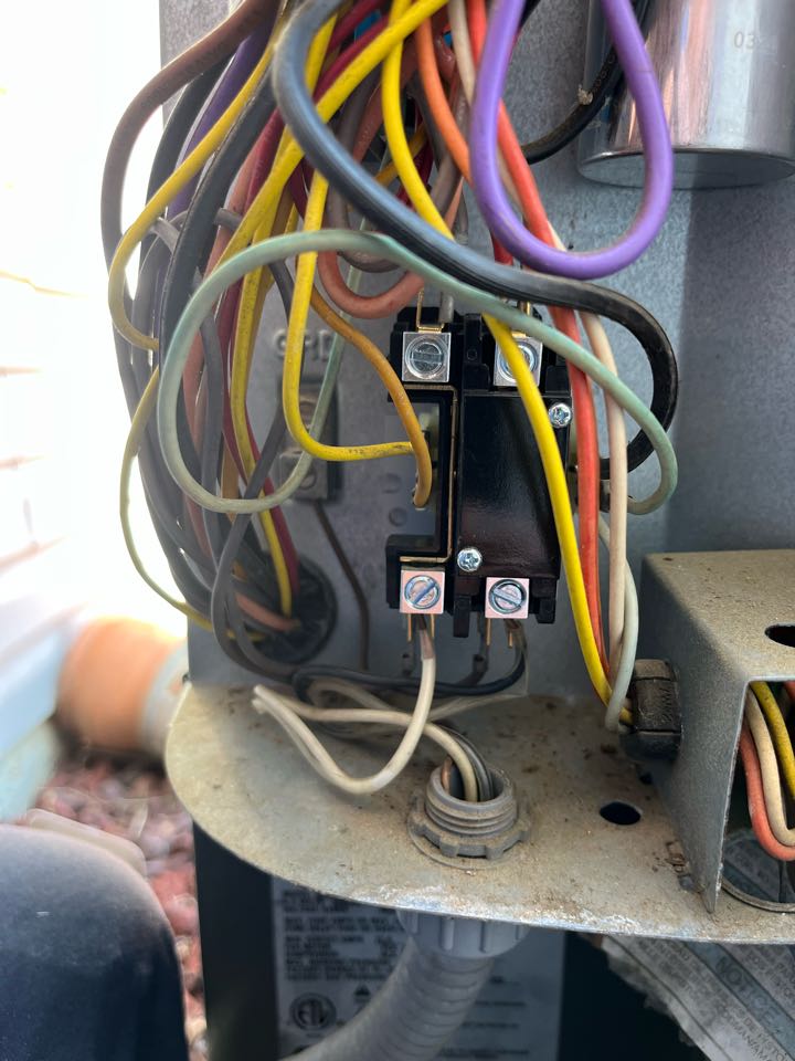 Goodman air conditioning maintenance and summer time breakdown prevention.