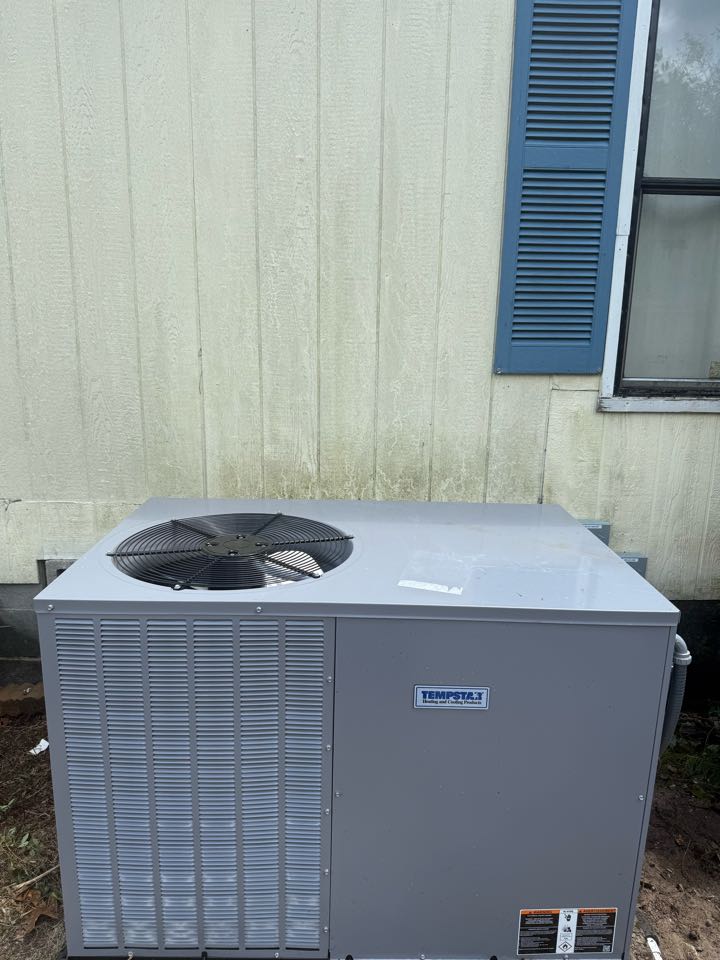2.5 Ton Tempstar Heatpump Package Unit!