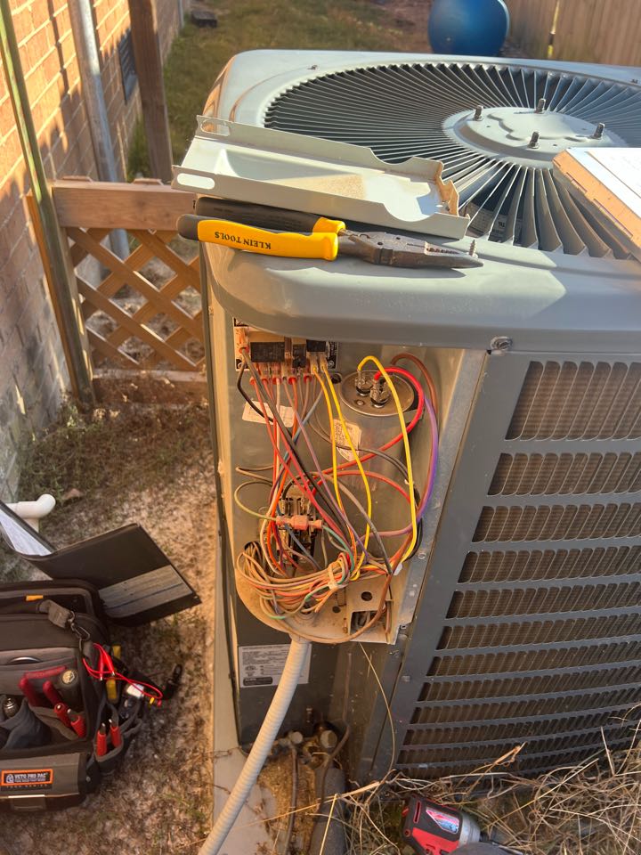 Heat maintenance on Goodman heat pump.