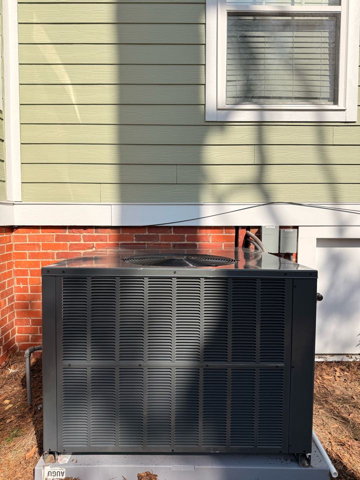 2.5 Ton Goodman Heat Pump Package Unit!