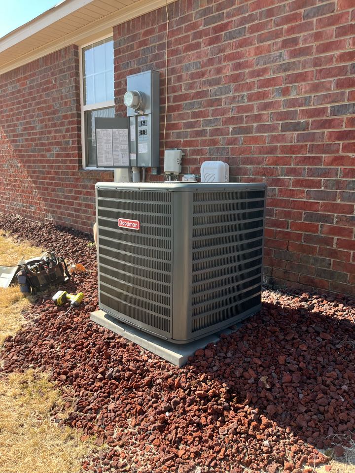 Goodman 16 seer communicating 2 stage heat pump diagnostic and high voltage disconnect replacement. 