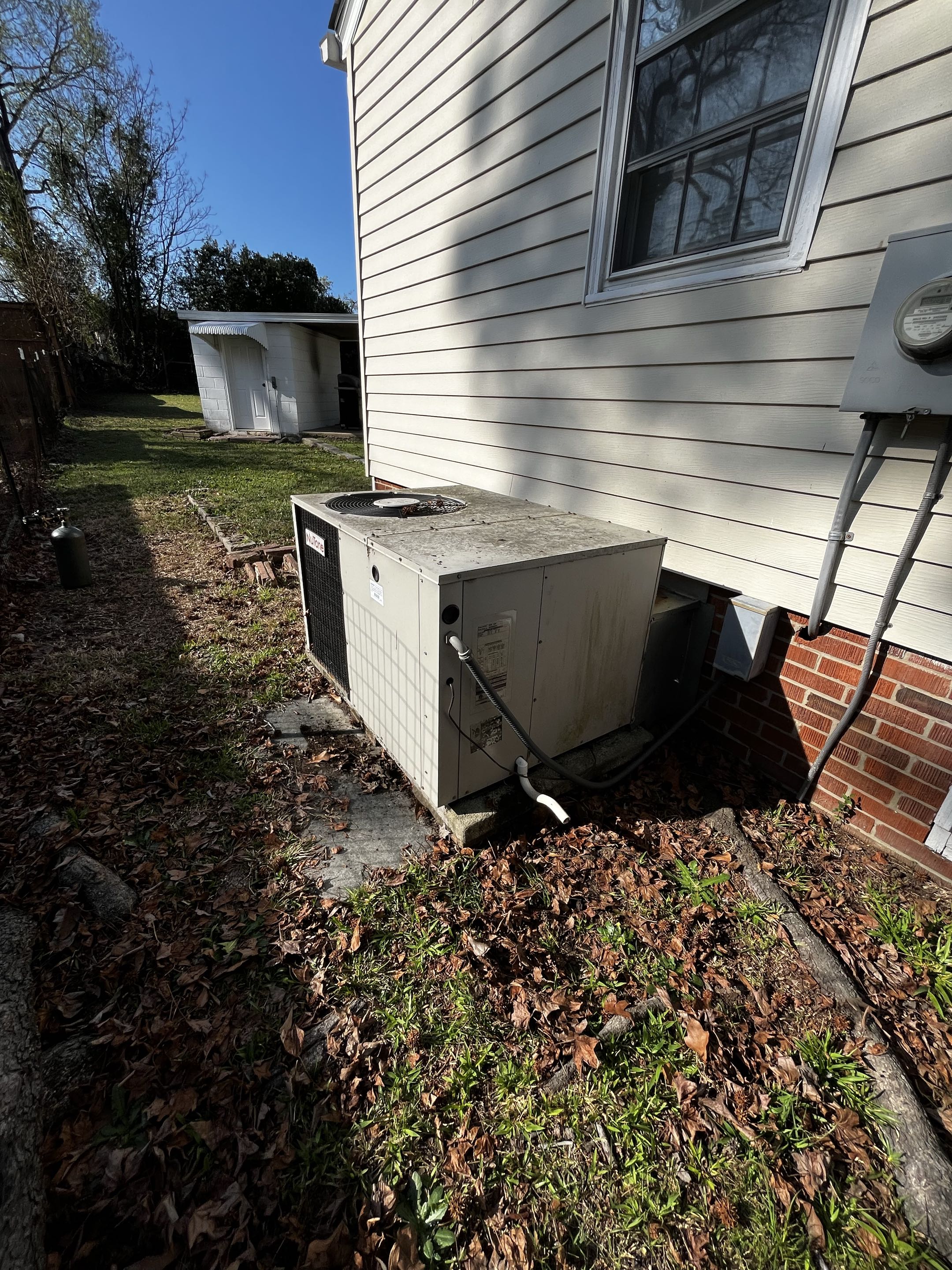 Nordyne heat pump package unit diagnostic and refrigerant leak search. 