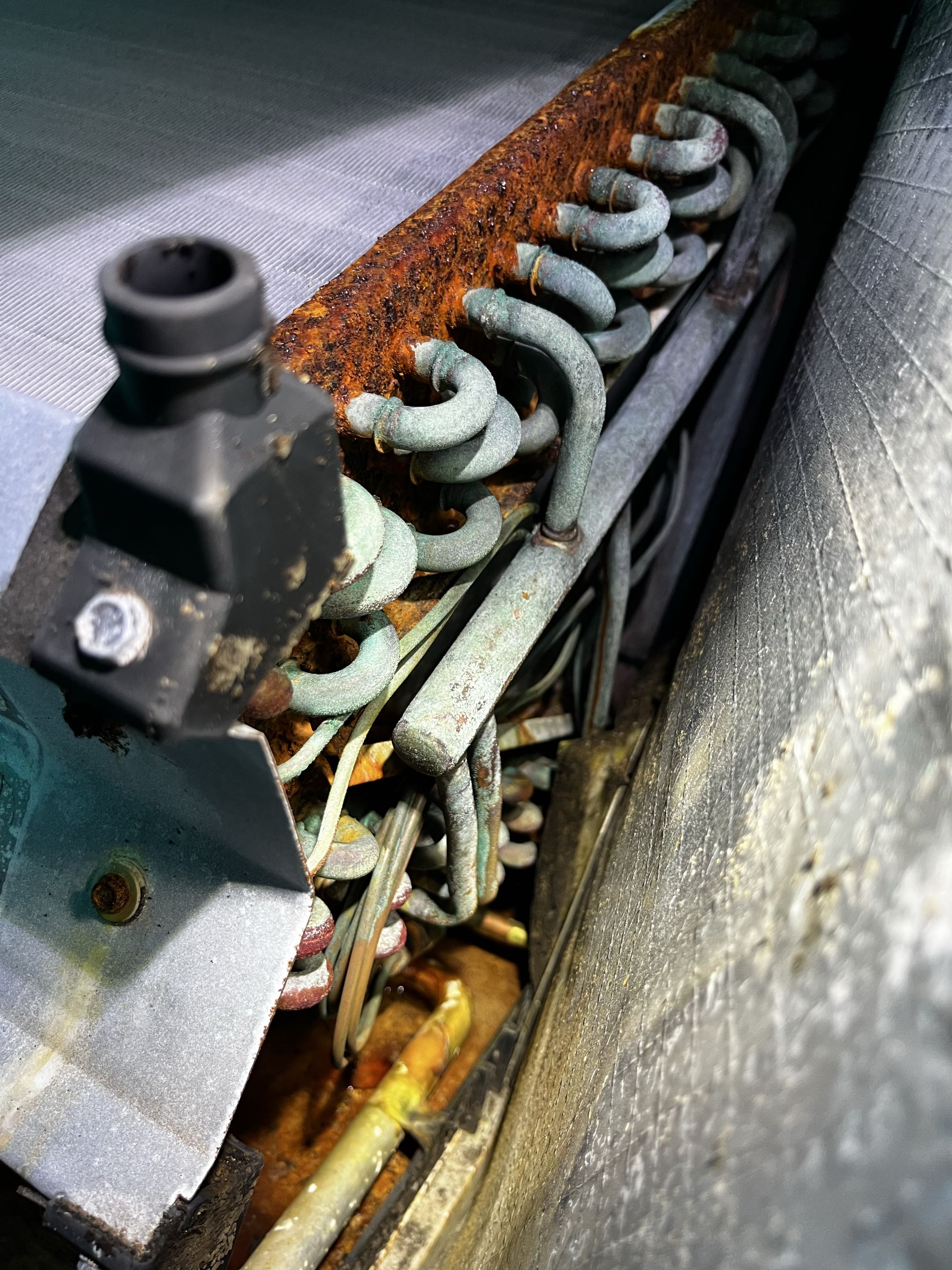 Carrier air conditioning diagnostic and inspection. 