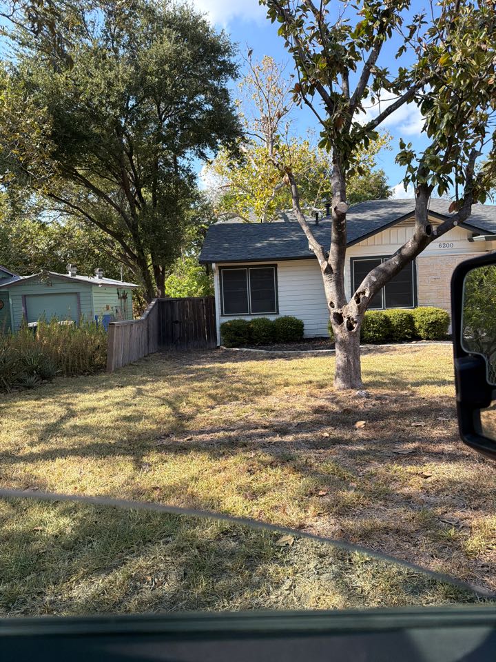 We are in the Allendale neighborhood of North Austin going to replace some bad artificial turf with new LawnPop premium synthetic turf. 