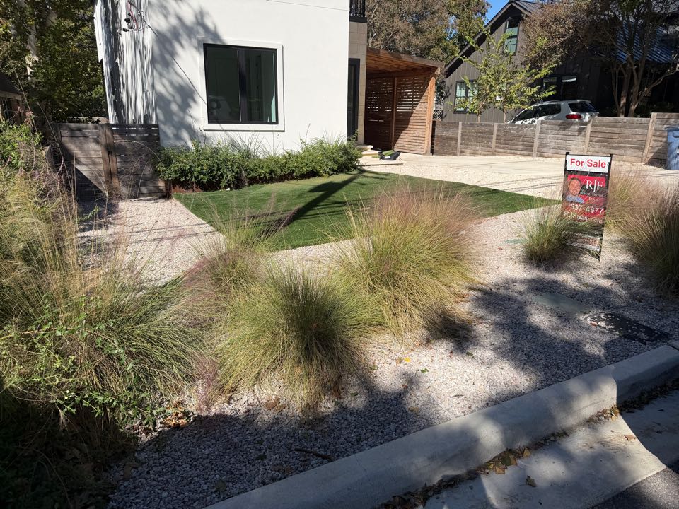 Austin, TX - We are going to install LawnPop artificial turf in the backyard along with a LawnPop synthetic turf putting green. This neighborhood in old Enfield of Austin, Texas will be enhanced with LawnPop Astroturf  