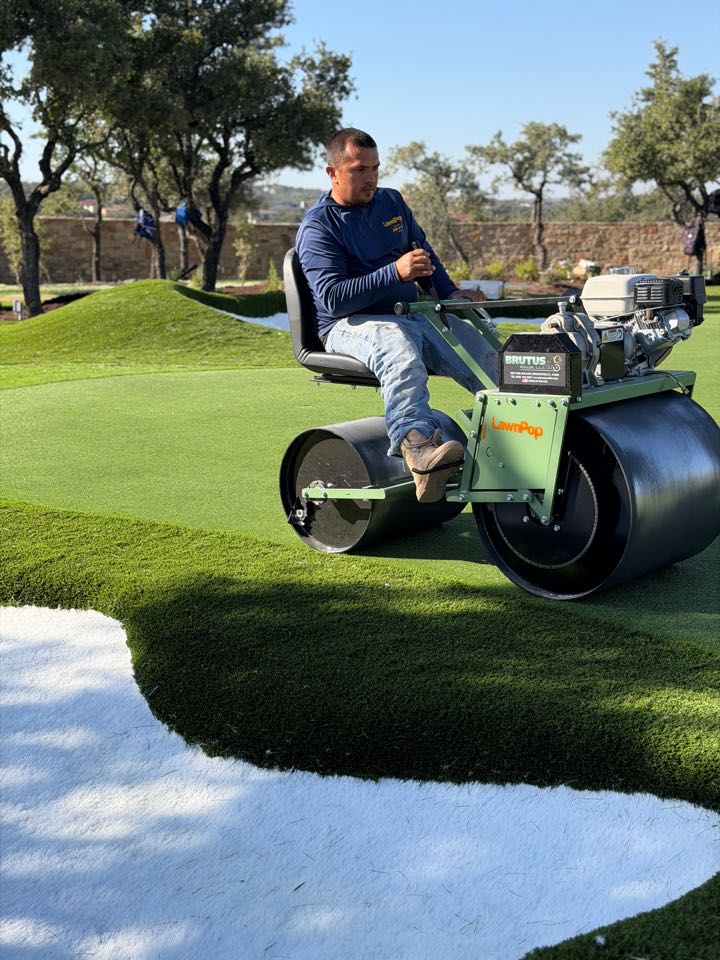A beautiful LawnPop artificial turf, putting green on Stanford