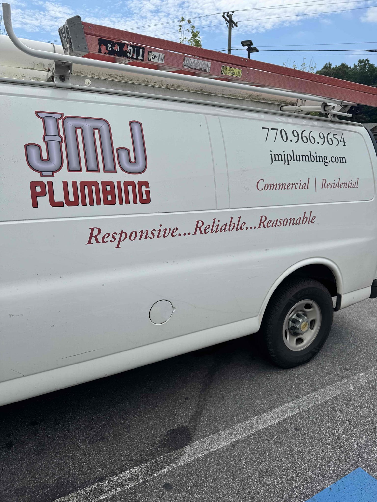 Upon arrival, we identified that the rhino rinser tip on the second sink faucet was stripped, causing it to malfunction. After assessing the issue, we replaced the damaged tip with a new one. This involved carefully removing the old tip and ensuring the new one was securely attached. Post-installation, we tested the faucet to confirm that it was functioning correctly. The replacement of the rhino rinser tip resolved the issue, and the faucet is now operating as intended.