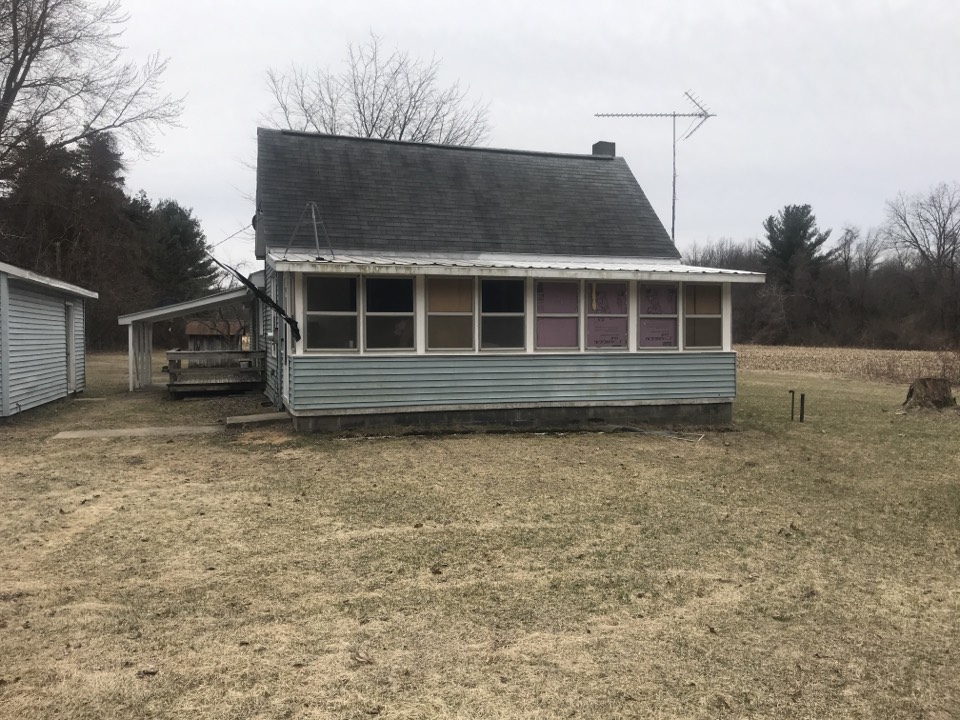 Allegan, MI - Needs some work. Thinking about a Sharp looking metal roof Allegan, MI - Needs some work. Thinking about a Sharp looking metal roof