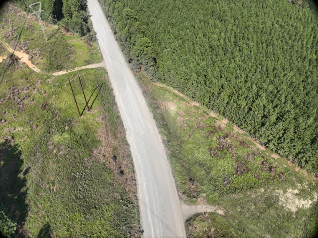 Our team completed an 8,000 L.F. corridor survey for a proposed utility easement?combining conventional field surveying with aerial mapping to capture the existing conditions efficiently.

8,000 feet. One corridor. Solid data from the ground and the air.

#LandSurveying #UtilitySurvey #DroneMapping #AlabamaLandSurveyors #ALSi