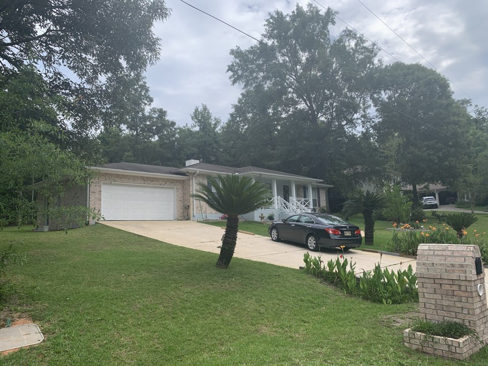 Diamondhead, MS - Old 3-Tab shingles in need of re/roof using timberline hdz arch shingles. Diamondhead, MS - Old 3-Tab shingles in need of re/roof using timberline hdz arch shingles.