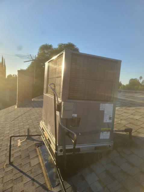 Los Angeles, CA - Replaced a rooftop package unit along with the ductwork in the city of Encino,CA. Los Angeles, CA - Replaced a rooftop package unit along with the ductwork in the city of Encino,CA.