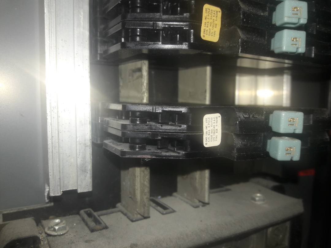 Palmetto Bay, FL - Replace 20 amp zinsco circuit breaker.
Palmetto Bay,Fl Palmetto Bay, FL - Replace 20 amp zinsco circuit breaker.
Palmetto Bay,Fl