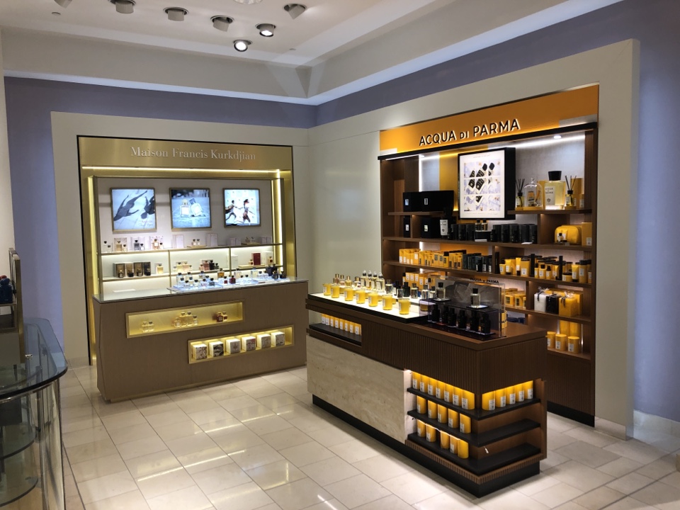 Coral Gables, FL - Installed new led lighting in women’s fragrance at Merrick park Coral Gabels Coral Gables, FL - Installed new led lighting in women’s fragrance at Merrick park Coral Gabels