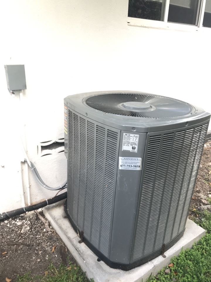 North Bay Village, FL - ESR electricians diagnose the electrical issue with the A/C unit and are waiting for approval from the insurance to fix it. North Bay Village, FL - ESR electricians diagnose the electrical issue with the A/C unit and are waiting for approval from the insurance to fix it.