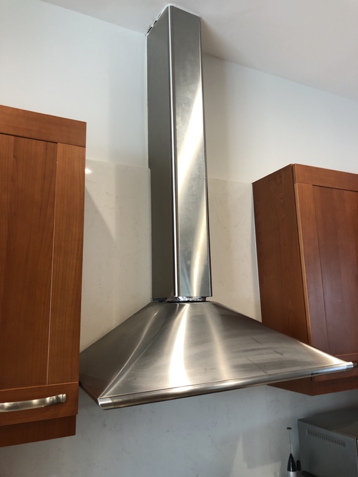 Aventura, FL - Repairing hood Aventura, FL - Repairing hood