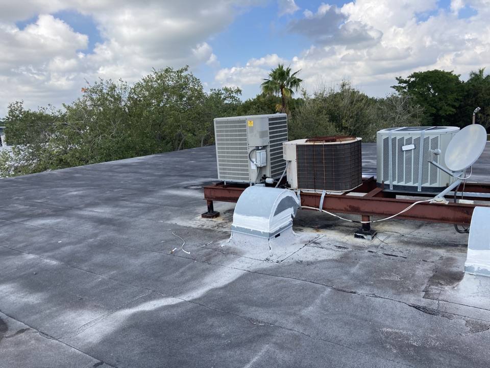 Palmetto Bay, FL - Repaired roof top ac unit disconnect. Replaced it with new disconnect Palmetto Bay, FL - Repaired roof top ac unit disconnect. Replaced it with new disconnect