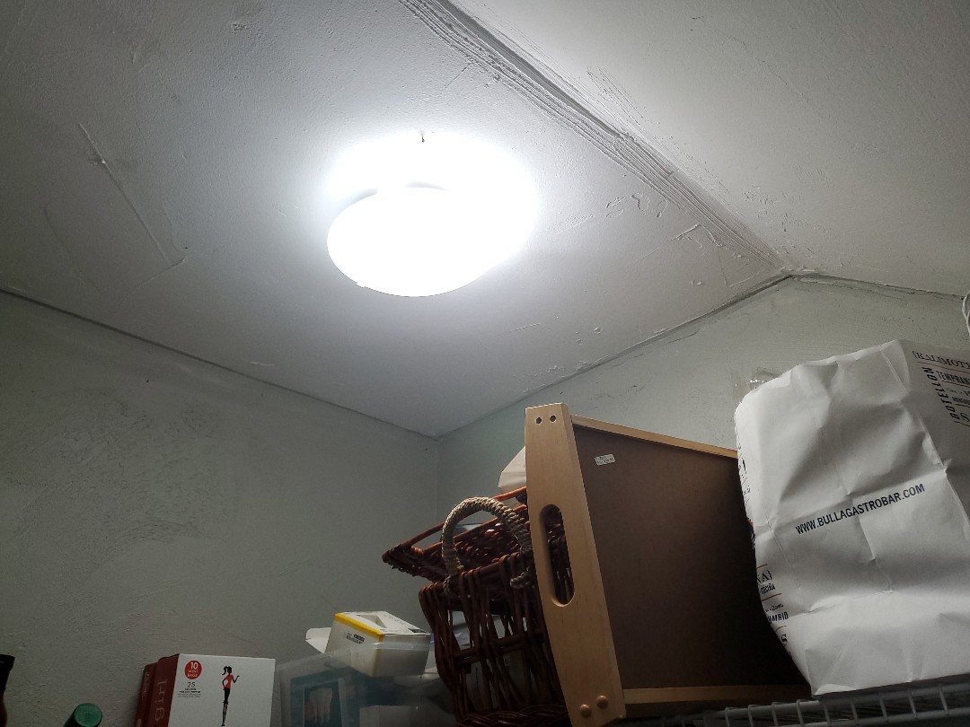 Diagnosis on lights not working in pantry and bathroom