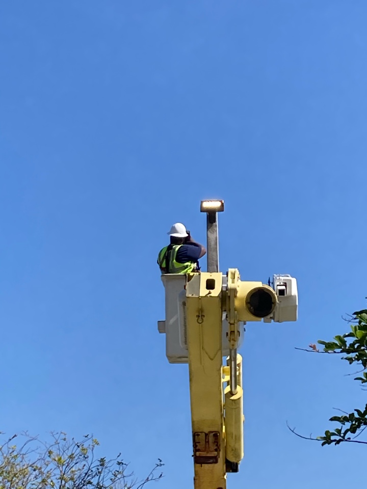 Tamarac, FL - Repairing parking lot LED lighting Tamarac, FL - Repairing parking lot LED lighting