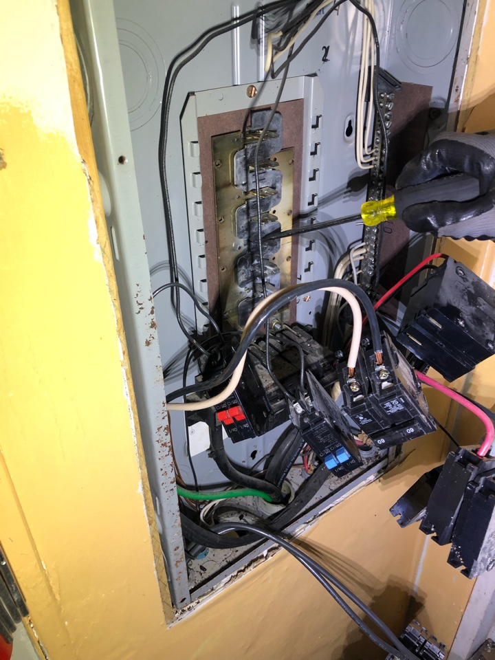 Miami, FL - Diagnostic on meter main combo and panel. Miami, FL - Diagnostic on meter main combo and panel.