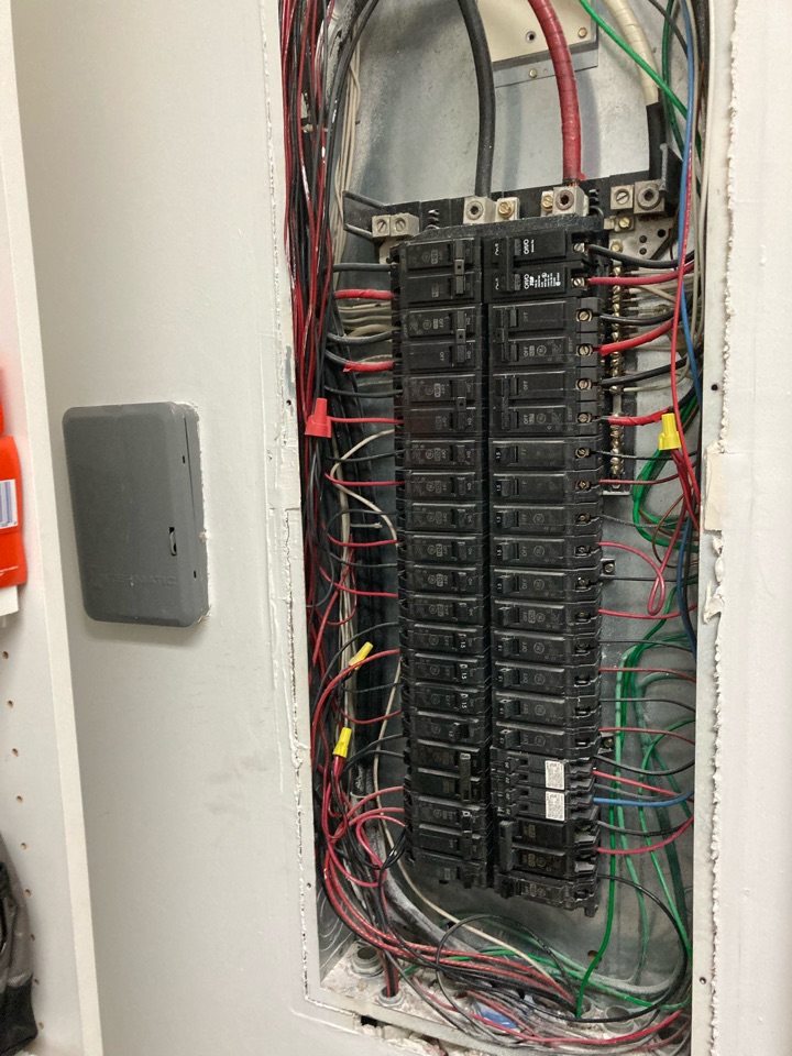 Coral Gables, FL - Removing double tap from panel Coral Gables, FL - Removing double tap from panel