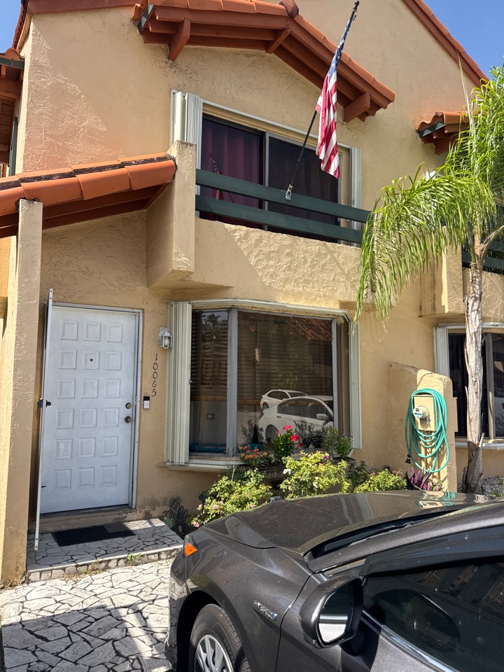 Miami, FL - Reset GFI in bathroom and front of house 