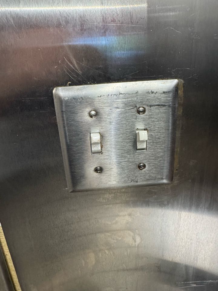 Installed new light switch in doral Fl 33178 emergency electrician services.