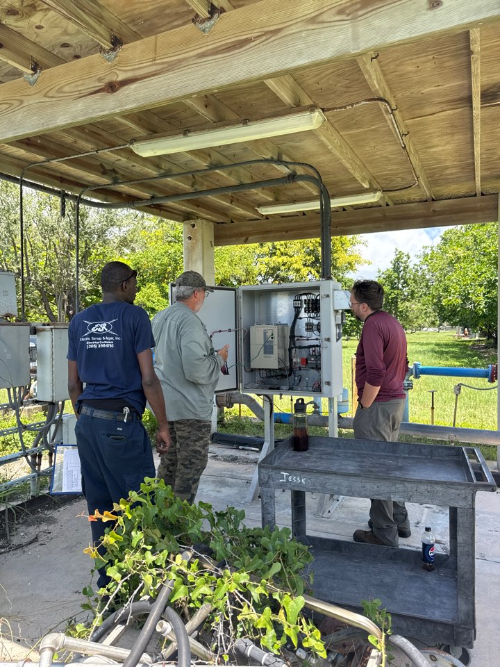 Emergency service call to repair disconnect in motor controller cabinet in miami Fl 33176