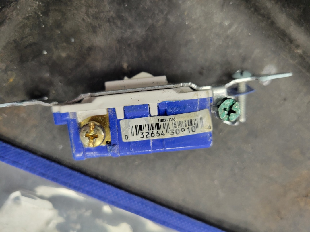 installed new 3 way switch cause old one was broken. in thieve Miami