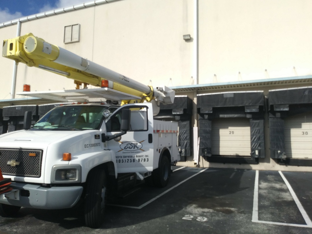 Commercial Electrician in Pompano Beach, FL | Licensed and insured electrical contractor replacing exterior lighting fixtures.