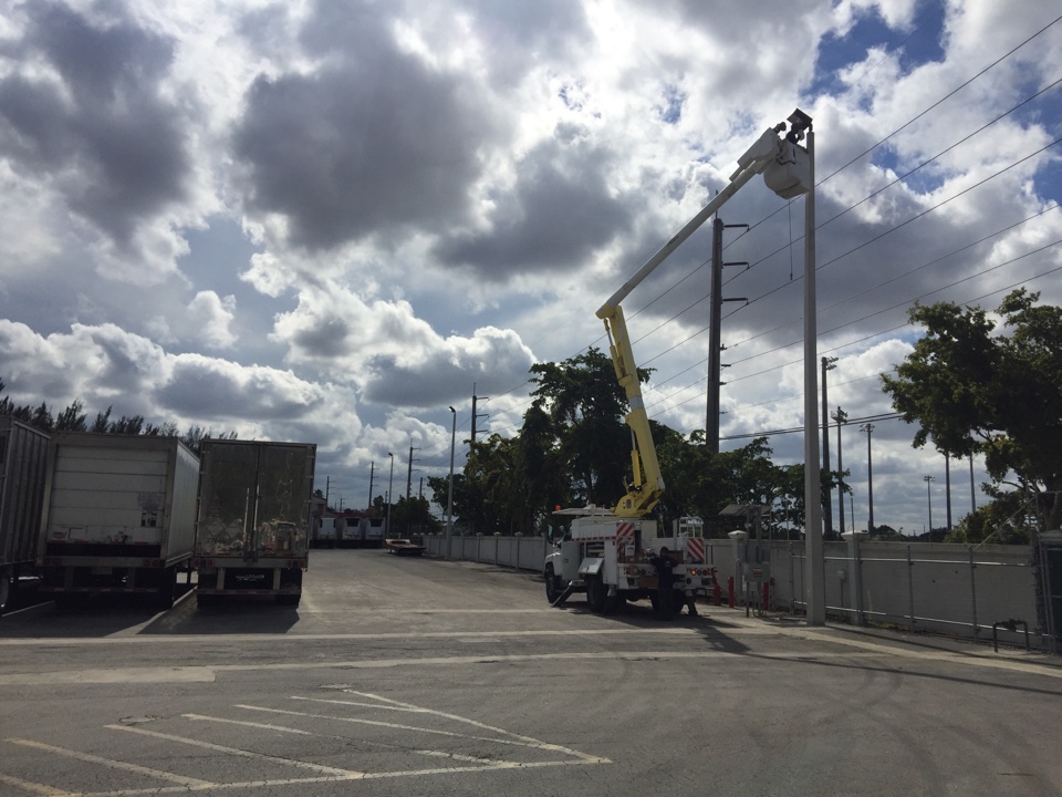 Electrician Hilaleah, FL | Parking Lot Light Maintenance | Repair all parking lights . We handle all of your parking lighting maintenance. 