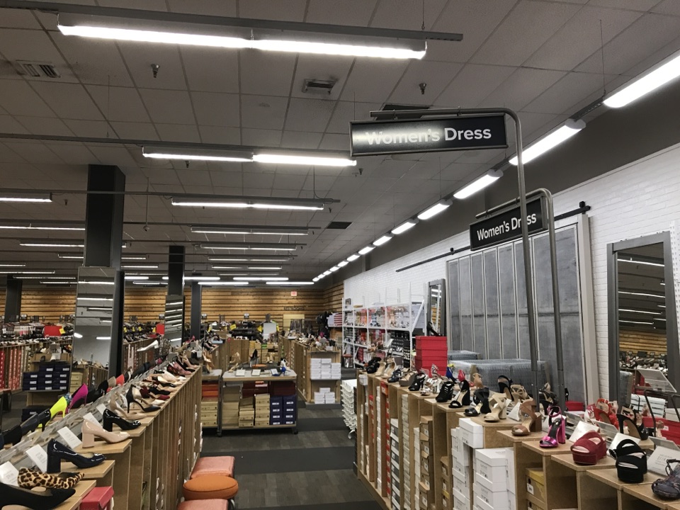 Pinecrest, FL - Replacing lights at DSW Miami Pinecrest, FL - Replacing lights at DSW Miami