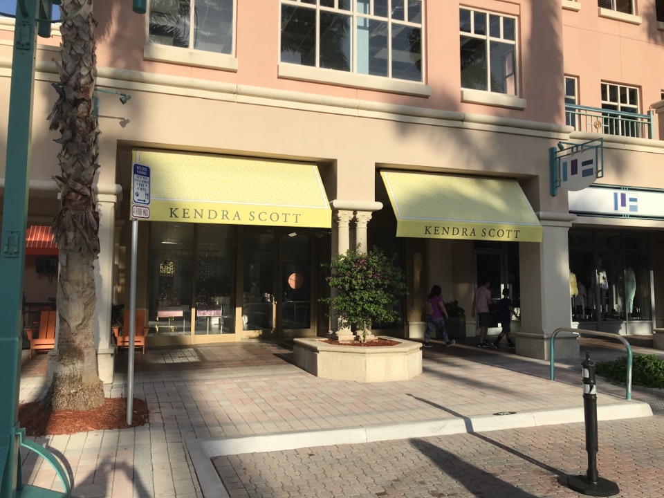 Boca Raton, FL - Checking our retail store Boca Raton, FL - Checking our retail store