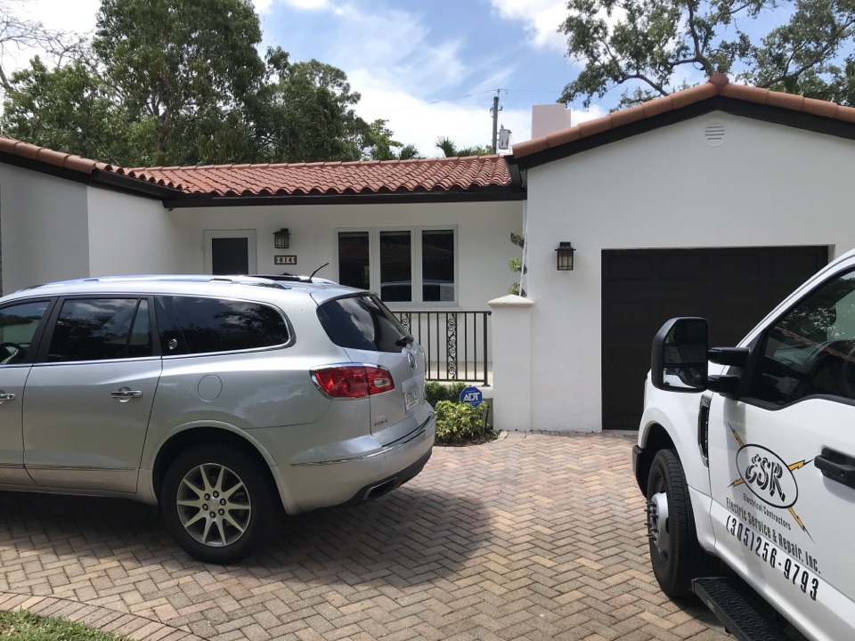 Coral Gables, FL - Home warranty replacing Breakers and switches in house Coral Gables, FL - Home warranty replacing Breakers and switches in house