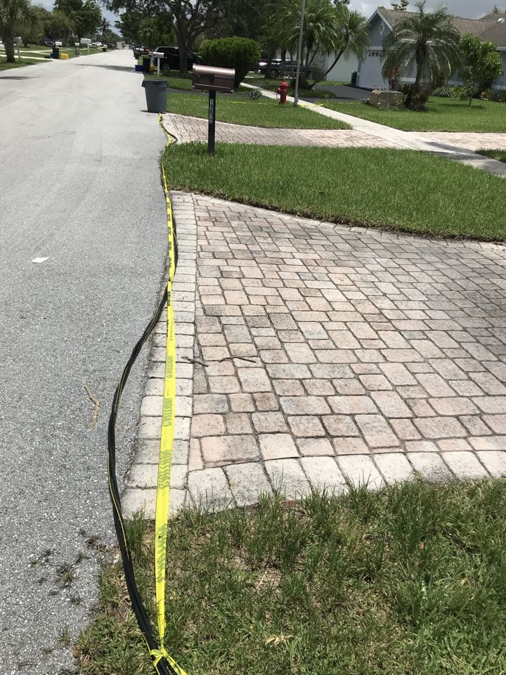 Boca Raton, FL - Observing FPL Dangerous conductors laying across the road !! Boca Raton, FL - Observing FPL Dangerous conductors laying across the road !!